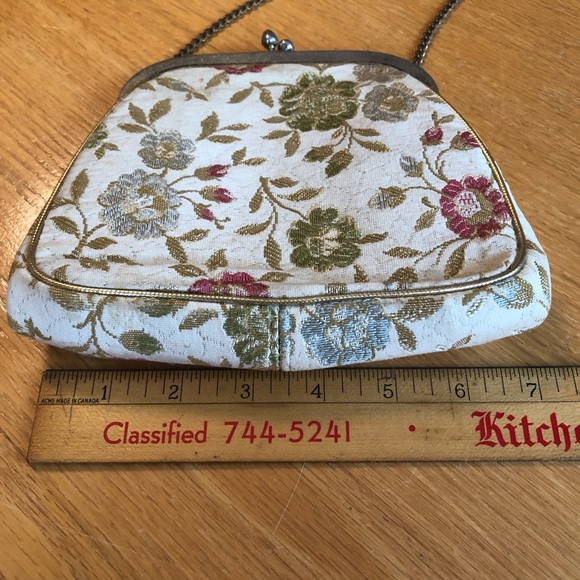 Vintage Floral Tapestry Handbag - Picture 5 of 7